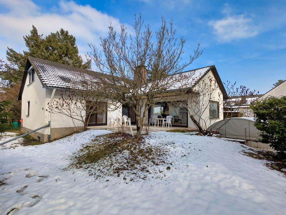 Bungalow mit großem Grundstück ruhig und verkehrsgünstig gelegen