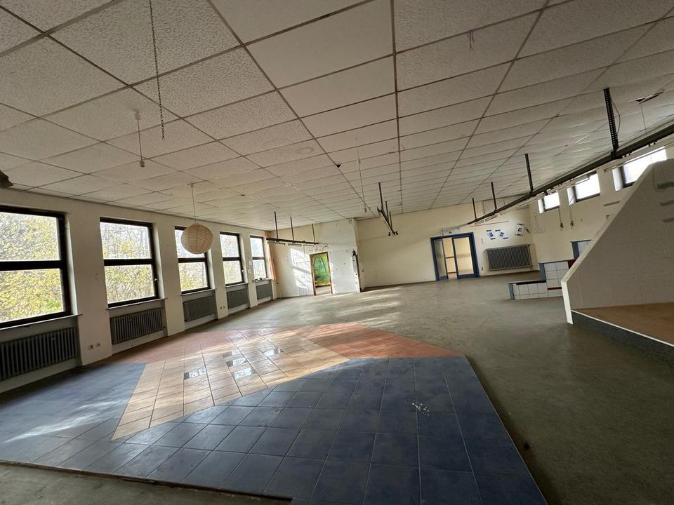 Zentrales Wohn- und Geschäftsgebäude mit Gewerbehalle und PV-Anlage – Bild 7