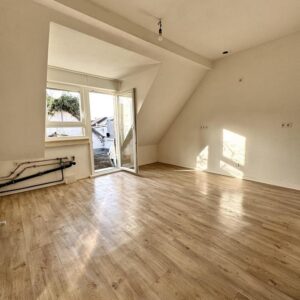 Helle 2,5-Zimmer-Wohnung mit Dachterrasse zu vermieten – befristete Mietdauer: 1 Jahr