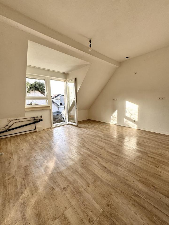 Helle 2,5-Zimmer-Wohnung mit Dachterrasse zu vermieten – befristete Mietdauer: 1 Jahr