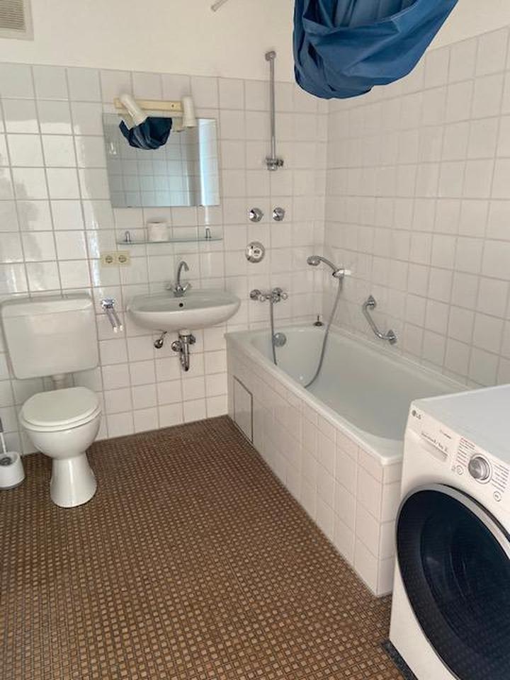 Ab sofort! Helle, ruhige 2-Zi-WHG in Sendling! Kein Balkon! Kleine Küchenzeile! – Bild 7