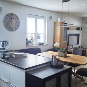 Exklusive neuwertige 4-Zimmer-Wohnung (KfW 55) in Feucht mit Garten