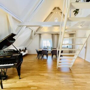 Außergewöhnliches Wohnen! Aufwendig sanierte 3,5-Zimmer-Galeriewohnung im Herzen von Traunstein