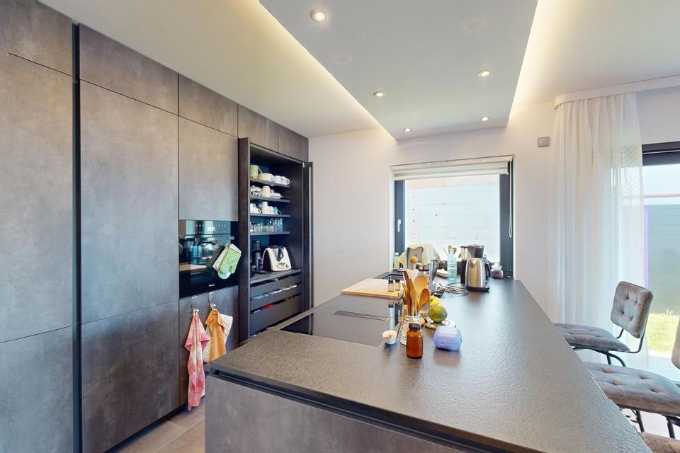 Barrierearmer Bungalow mit 7 Zimmern, KNX-System, Pool und hochwertigster Ausstattung – Bild 9