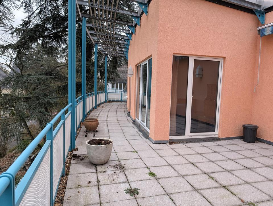 Lichtdurchflutete Wohnung mit großer Dachterrasse in zentrumsnaher Lage von Privat – Bild 8