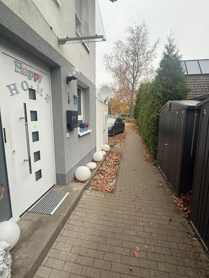 modernes Kfw 70 Reihenendhaus in Halstenbek