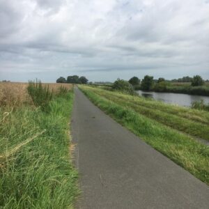 Für Schnellentschlossene: Außergewöhnliches Grundstück direkt am Hadelner Kanal!