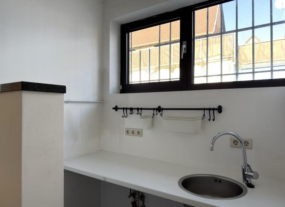 Lager mit Büro und Stellplätzen – Bild 3