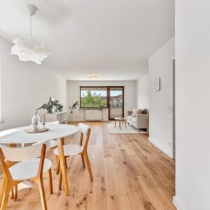 *provisionsfrei und sofort frei* Renovierte 3-Zi-Wohnung mit Südbalkon – zentral gelegen