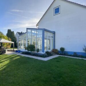 Lichterfülltes Haus mit modernem Wintergarten und traumhaftem Süd/Ost-Garten mit großer Terrasse