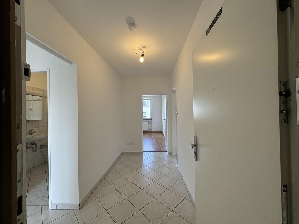 Charmante, großzügige 2-Zimmer-Wohnung mit Balkon in bester Lage auf der Berger Straße. – Bild 3