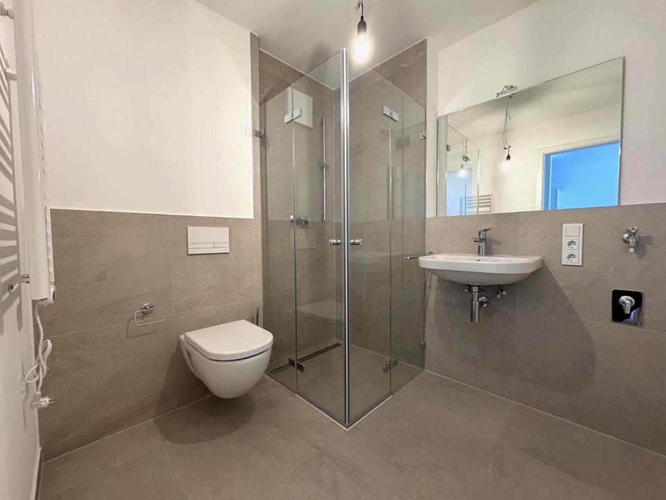 Besondere 2-Zimmer mit Einbauküche und Balkon im NEUBAU – Bild 7