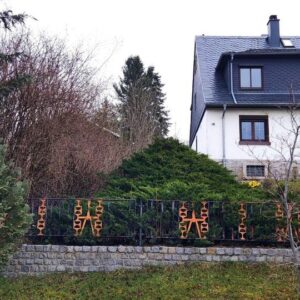 Doppelhaushälfte in idealer Lage mit großem Grundstück