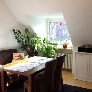 gepflegte, lichtdurchflutete Wohnung mit toller Einbauküche und Badmöbeln