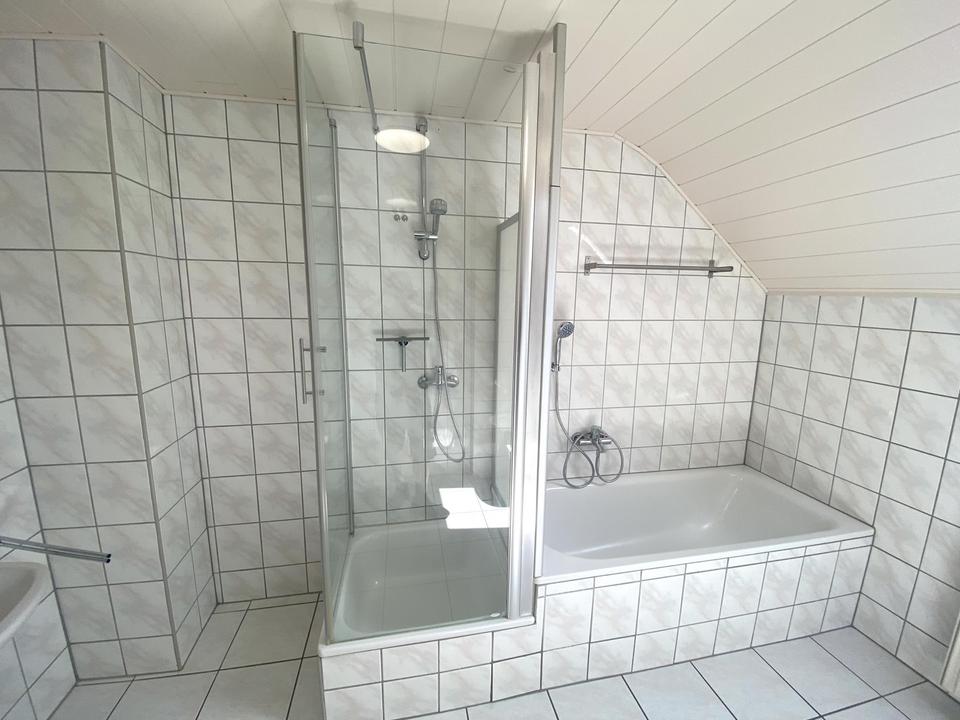 DHH ca. 170 qm Wohnfläche Balkon Carport Stellfläche Garten – Bild 15