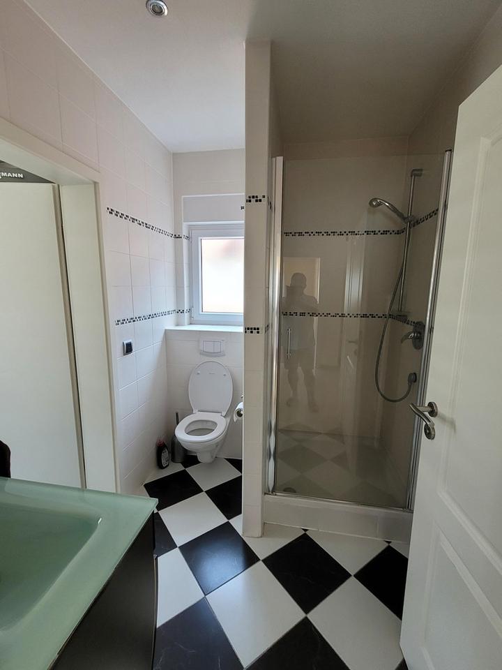 Großzügiges Energiesparsames Zweifamilienhaus – Bild 12