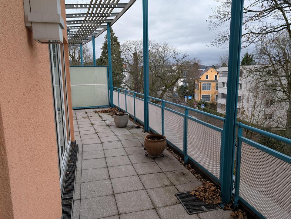 Lichtdurchflutete Wohnung mit großer Dachterrasse in zentrumsnaher Lage von Privat – Bild 11