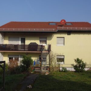 Zweifamilienhaus teilsaniert, in ruhiger Lage von Wiesenbach, großzügiger Garten