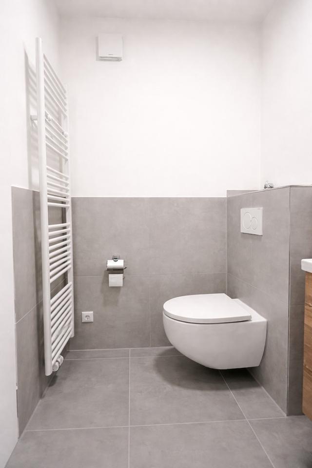 Umfassend modernisierte 2-Zi.-Wohnung | Balkon | oberste Etage | nur 3 Parteien | provisionsfrei – Bild 7