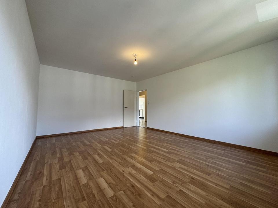 Charmante, großzügige 2-Zimmer-Wohnung mit Balkon in bester Lage auf der Berger Straße. – Bild 17