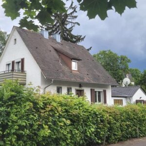 Charmantes  freistehendes Einfamilienhaus mit wunderschönen Garten