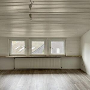 Von privat - schöne 3-Zi.-Wohnung, Paderborn Schloß Neuhaus, ruhige + tolle Lage, Dachgeschoß