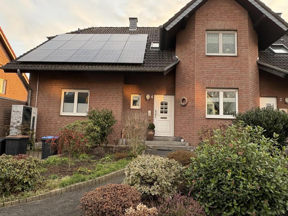 Unabhängig von Öl und Gas. Gepflegte Zweifamilienhaus-DHH in ruhiger und zentraler Lage von Alpen