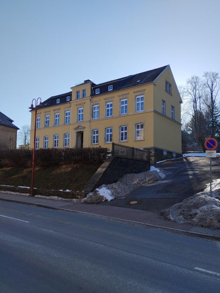 Alte Schule Auerbach - Geschichtsträchtige Charakterimmobilie mit Entwicklungspotential