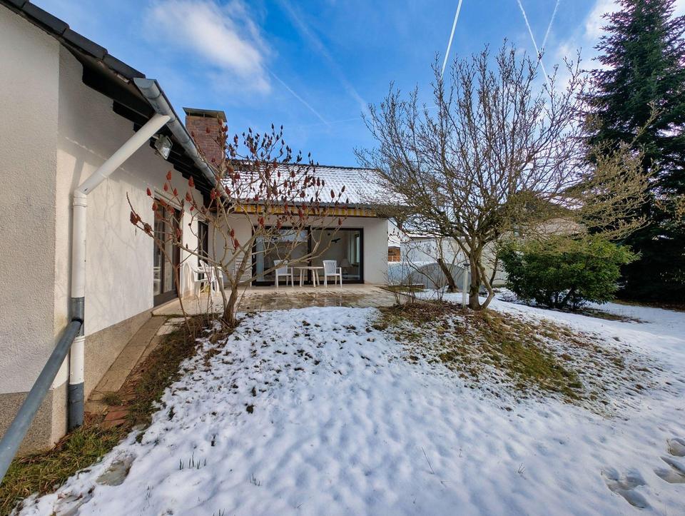 Bungalow mit großem Grundstück ruhig und verkehrsgünstig gelegen – Bild 2