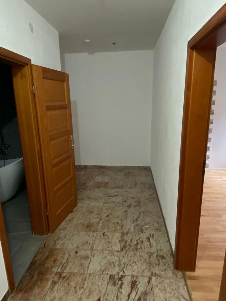 4 Zimmer Wohnung ( Privat oder Gewerbe)