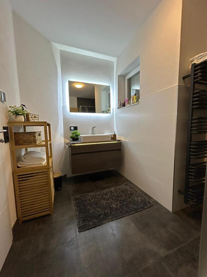 Offene und großzügige 3,5-Zimmer-Wohnung mit Garten & Kamin – Bild 15