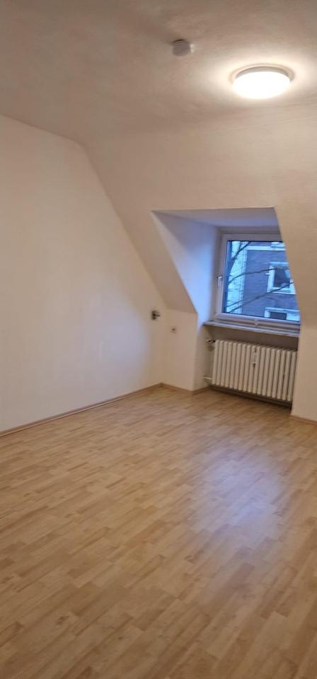 gepflegte, lichtdurchflutete Wohnung mit toller Einbauküche und Badmöbeln – Bild 11