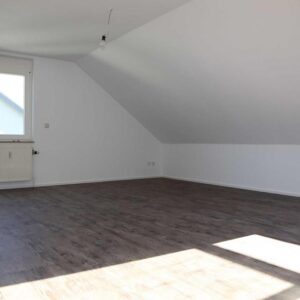 Toll geschnittene helle Dachgeschosswohnung in Oberstenfeld provisionsfrei!