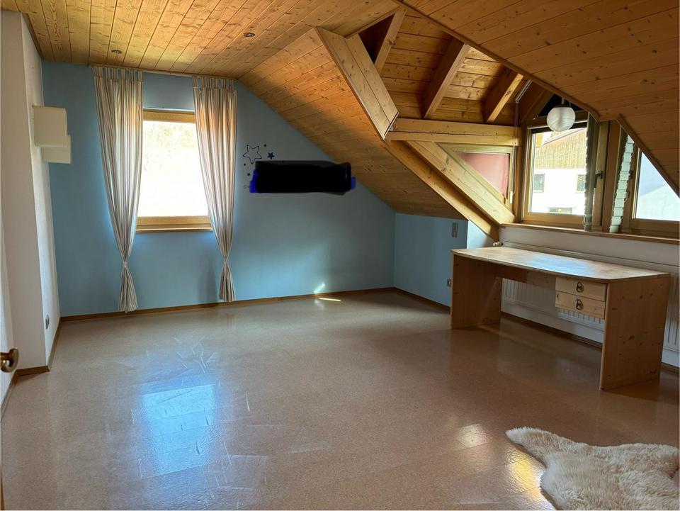 Charmante 3-Zi.-Whg. im DG mit offener Küche, Kachelofen, Carport – Bild 13