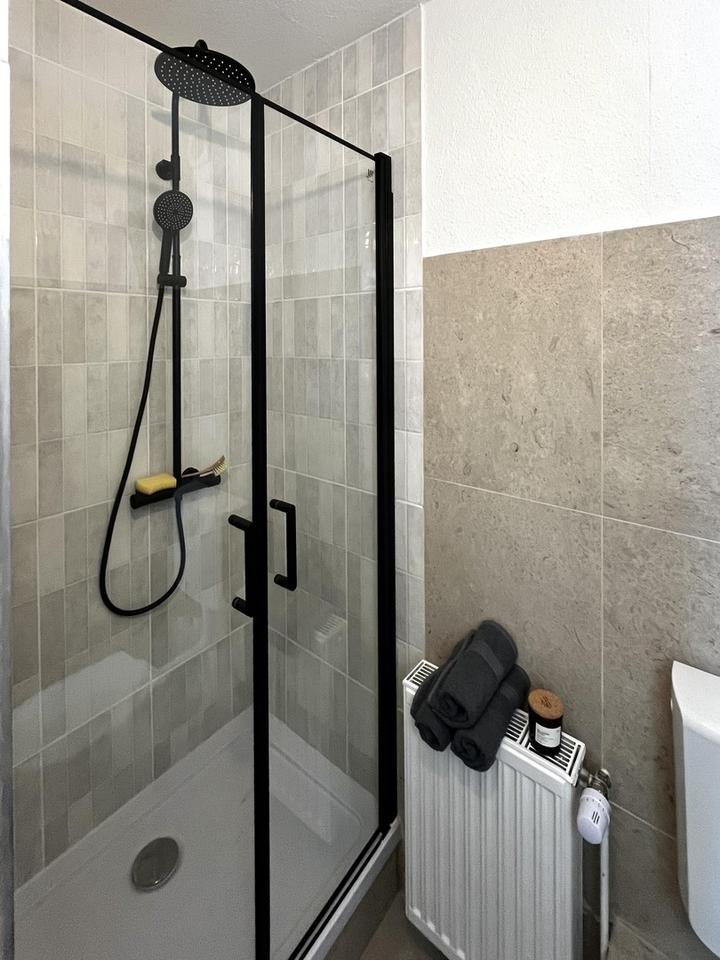 Modern wohnen in Top-Lage: Hochwertig renovierte 2,5-Zimmer-Wohnung – Bild 7