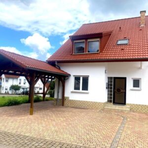 DHH ca. 170 qm Wohnfläche Balkon Carport Stellfläche Garten