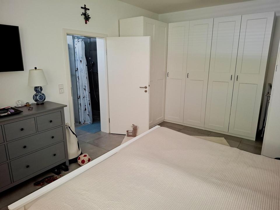 Moderne große Maisonettewohnung mit umlaufender Dachterrasse und zwei Balkonen – Bild 7