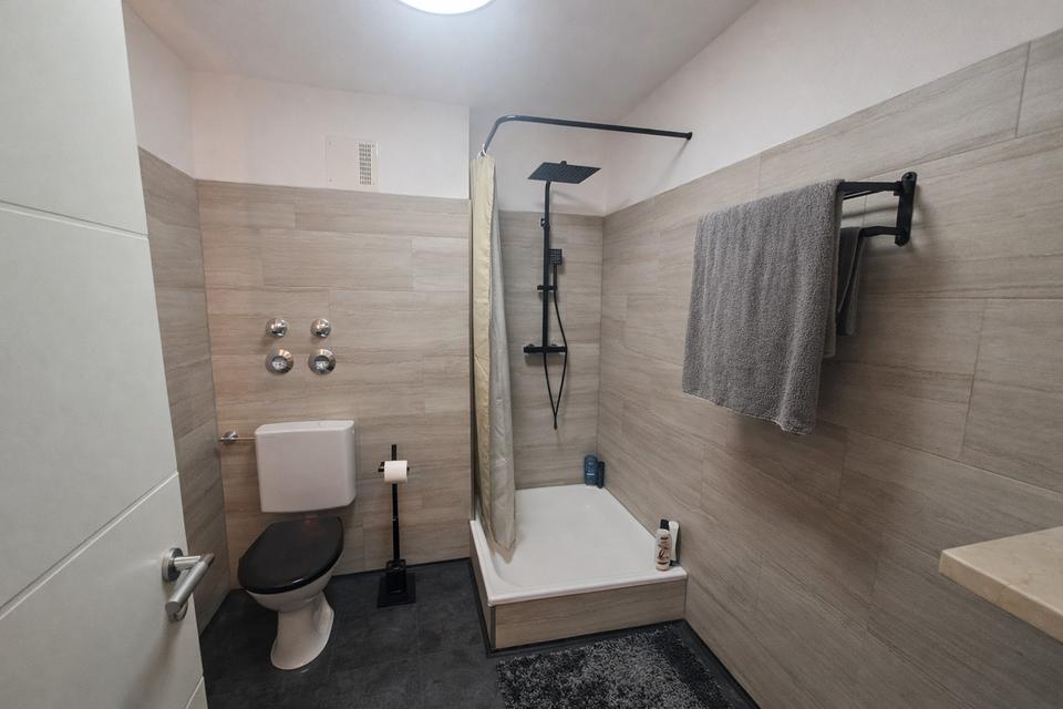 Charmante 4-Zimmer-Wohnung mit separater Wohnküche und zwei Bädern in Rosenheim zu verkaufen – Bild 22