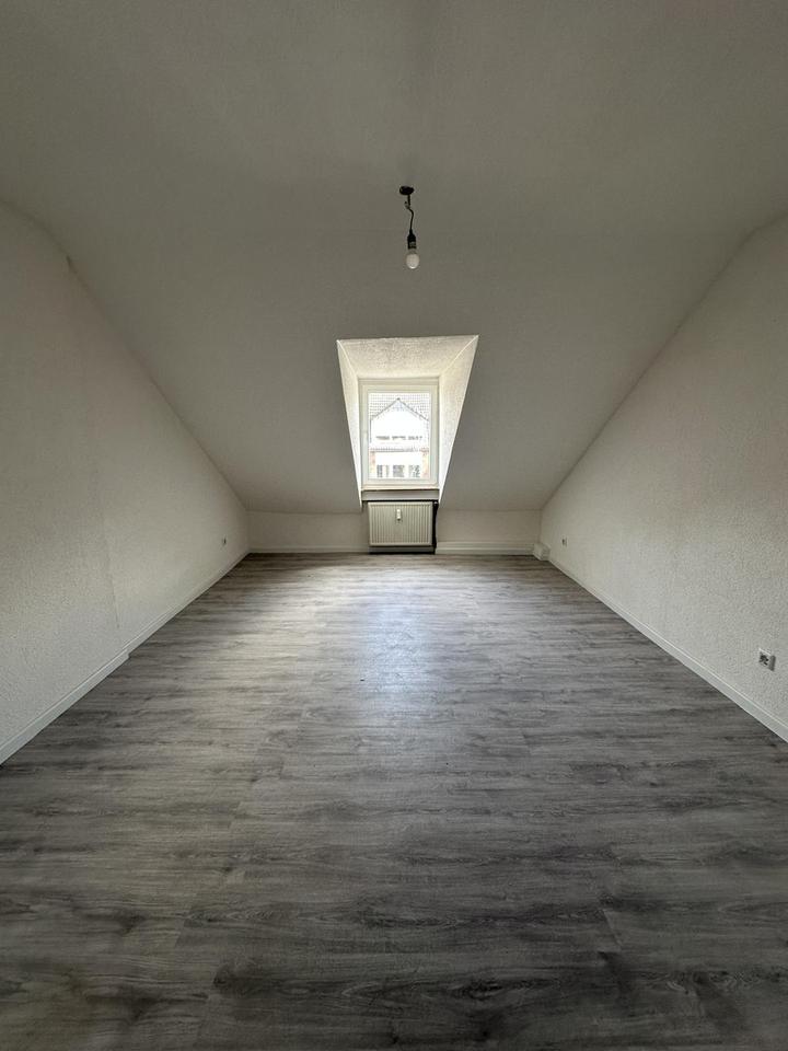 ** Frisch kernsanierte 5-Zimmer-Wohnung im Altbau Dachgeschoss ** – Bild 5