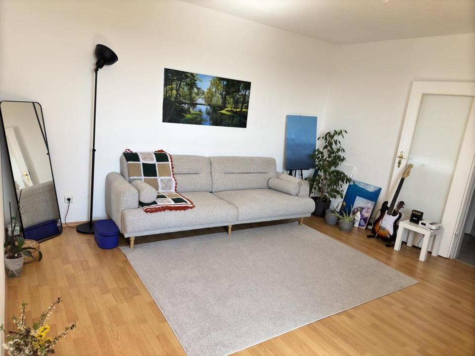 Helle, modern möblierte 2 Zimmer Wohnung / fully equiped 2 room apartment – Bild 3