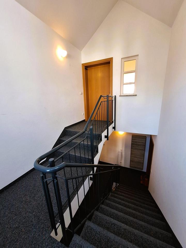 Helle Dachwohnung mit Südterrasse und Blick ins Grüne – Bild 18