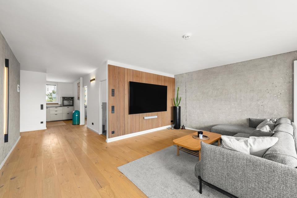 Skyline-Feeling in Nürnberg – Exklusive Traumwohnung mit Swimmingpool und Sauna – Bild 2
