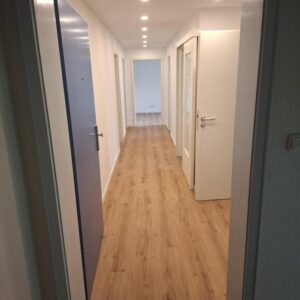 Provisionsfrei: Komplett sanierte familienfreundliche 4-Zi.-Wohnung in Unterhaching