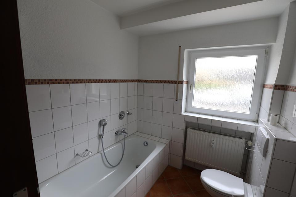 3 Zimmer Wohnung am Waldrand Balkon Stellplatz Einbauküche – Bild 15