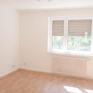 Sehr schöne, helle 2 Zi - mit Einbauküche und Autostellplatz in Freiburg