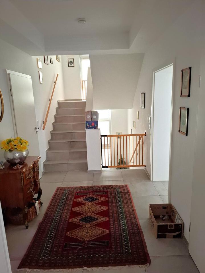 Moderne große Maisonettewohnung mit umlaufender Dachterrasse und zwei Balkonen – Bild 11