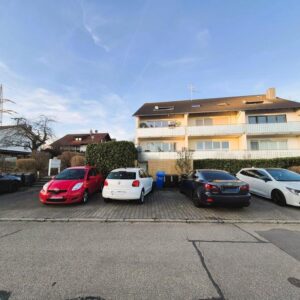 Attraktive 2 Zi, Kü, Bad, Terrasse + kl. Garten und KFZ Stellplatz