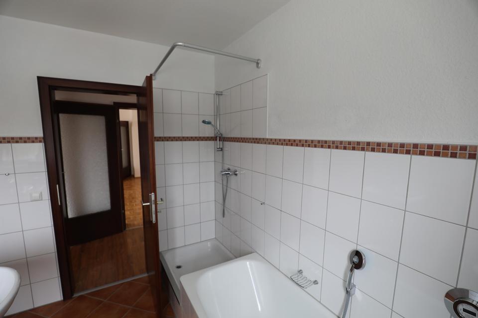 3 Zimmer Wohnung am Waldrand Balkon Stellplatz Einbauküche – Bild 16