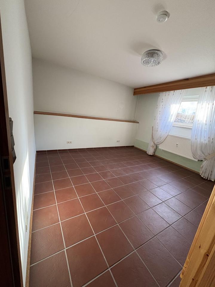 3-Zimmer-Souterrainwohnung mit Küche in Ermreus – Bild 8