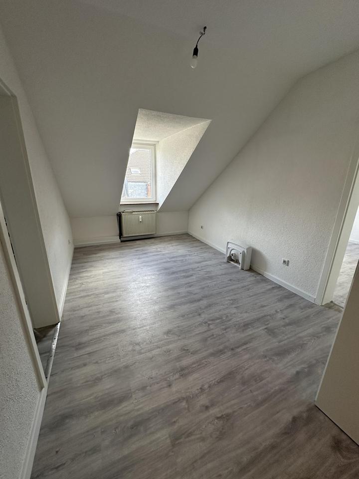 ** Frisch kernsanierte 5-Zimmer-Wohnung im Altbau Dachgeschoss **